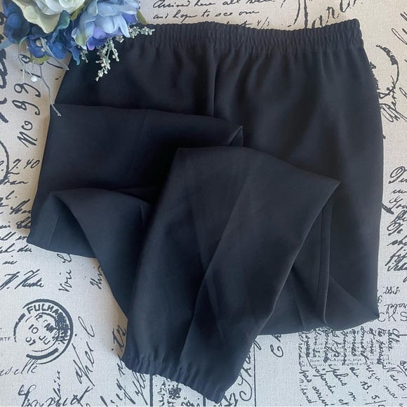 NWOT Theory Easy Jogger Regent Crepe Pull On Pants in Black with Pockets Size 4 - Picture 4 of 8